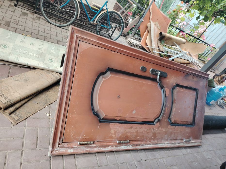 Выходные металлический дверь