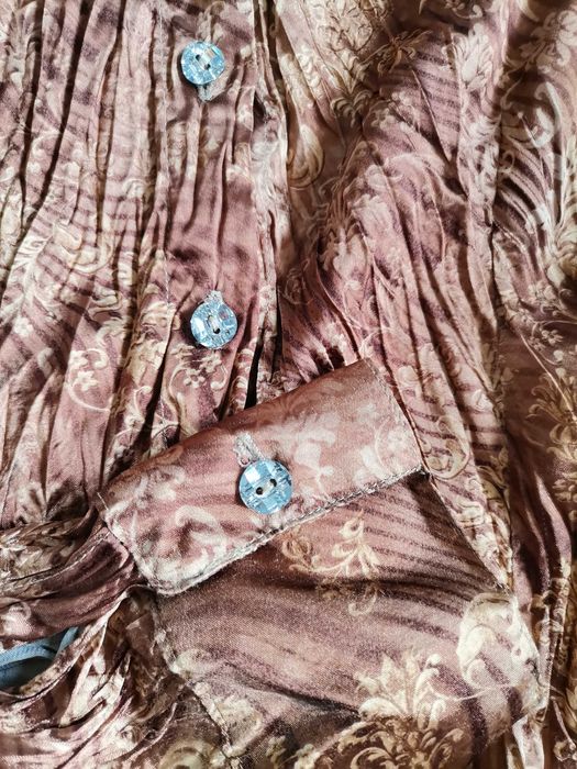 Дамска риза с блестящи копчета