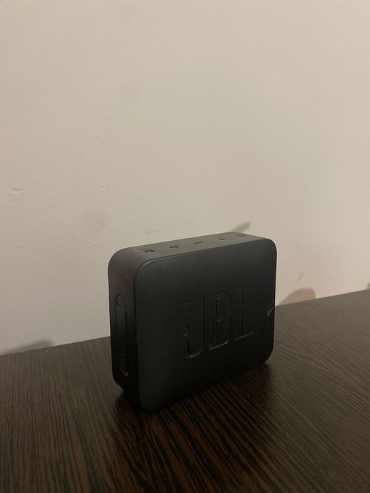 Продам колонку JBL GO1