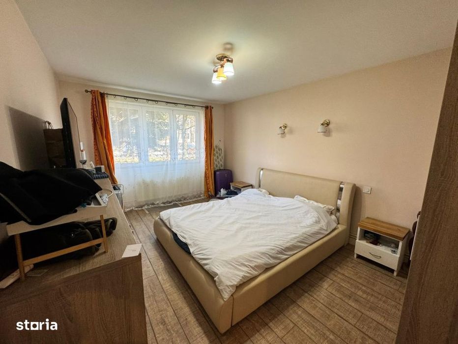 Apartament 3 camere, 89 mp, zona Sasar