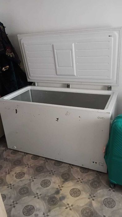Продам большой морозильник