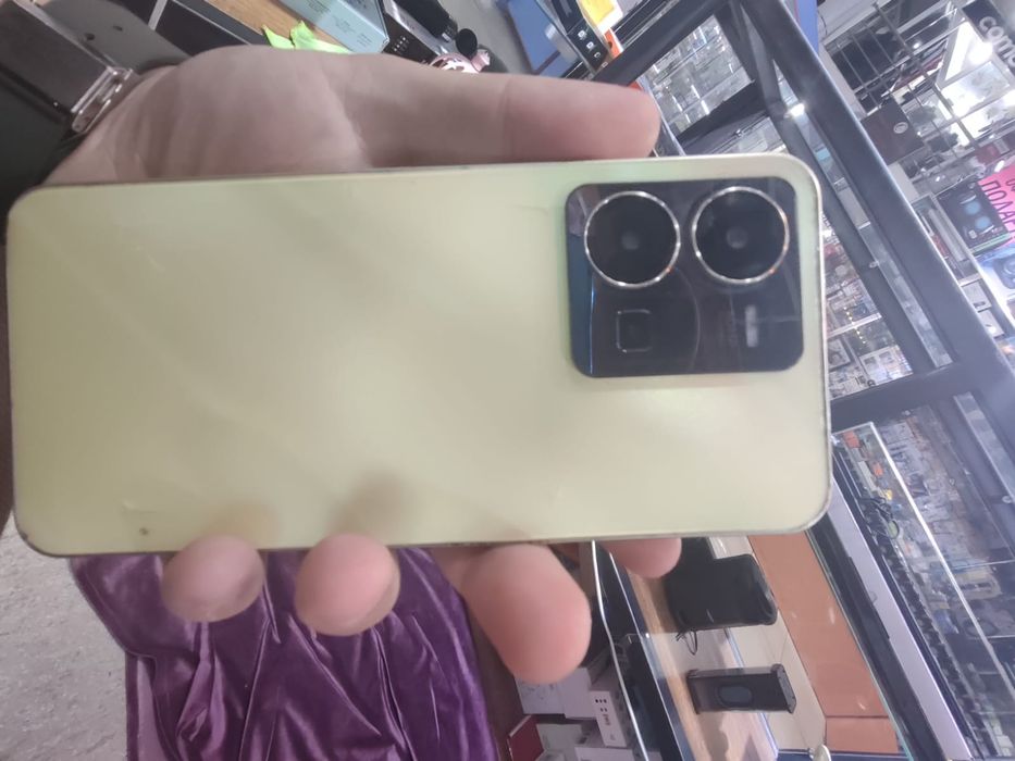 Продам смартфон Vivo Y35