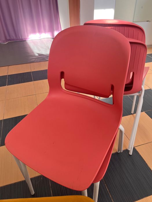 Набор стульев розовые