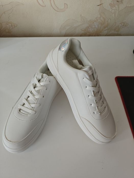 Кроссовки 44 размер