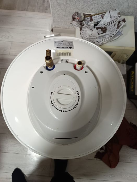 Продам водонагреватель Аристон