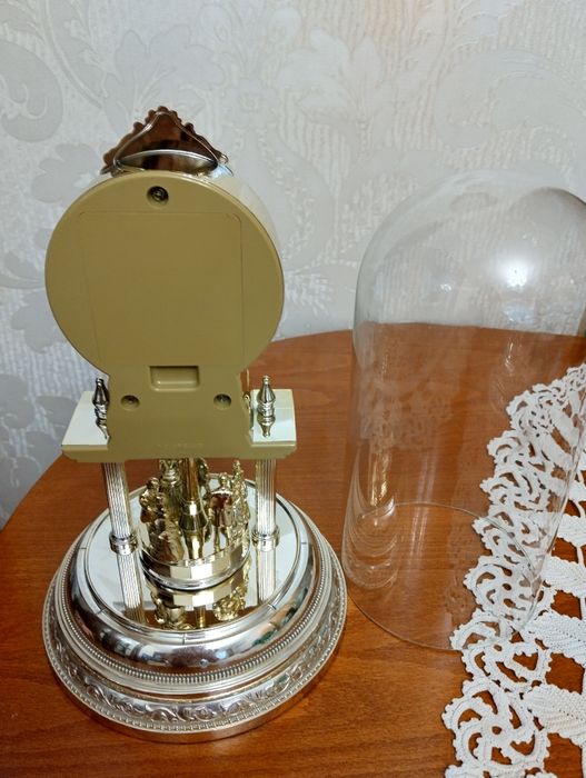 Настолен часовник