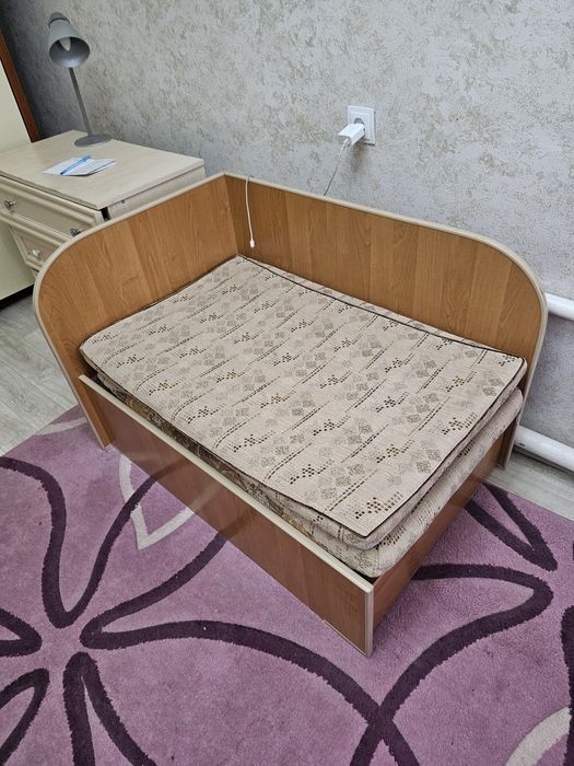 Продам односпальные детскую тахту
