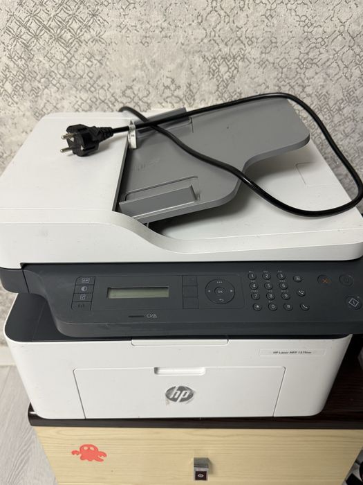 МФУ HP LaserJet 137fnw