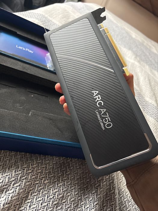 Intel Arc A750 видеокарта