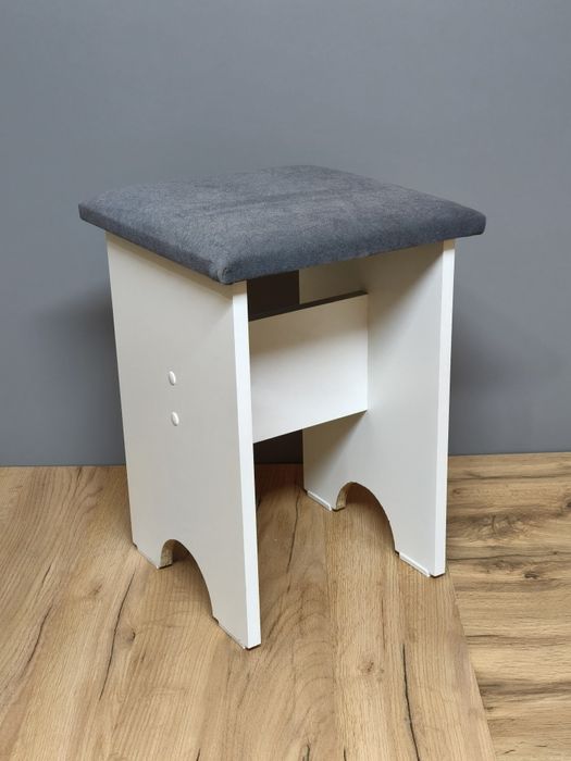 Стулья табуретки новые продам