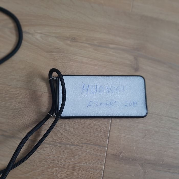 Husa cu snur , huawei psmart 2019  cu snur , foarte frumoasa, noua.