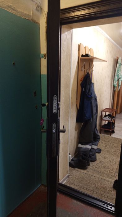 Дверь входная с коробкой