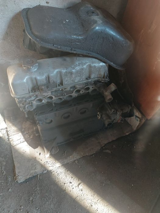 Двигатель ваз 2105 в разобранном состоянии на запчасти.