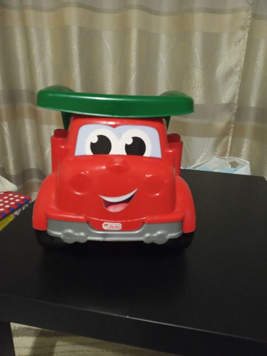 Детски камион тип самосвал