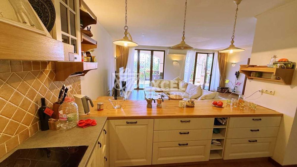 Продава се Многостаен апартамент в Свети Влас - 329 кв.м за 2037 €/кв.м - Снимка #1