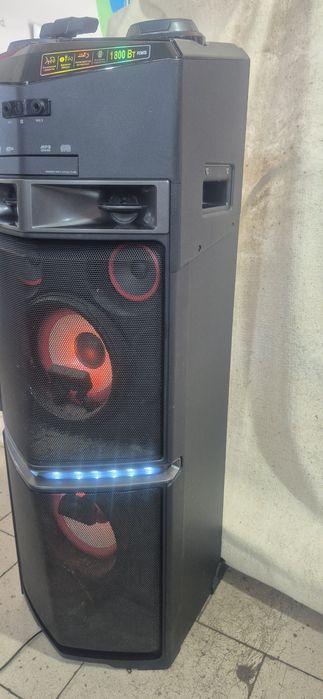 Музыкальный центр, колонка.