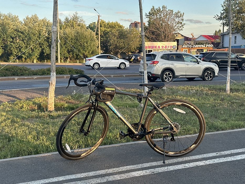 Продам шоссейник trinx