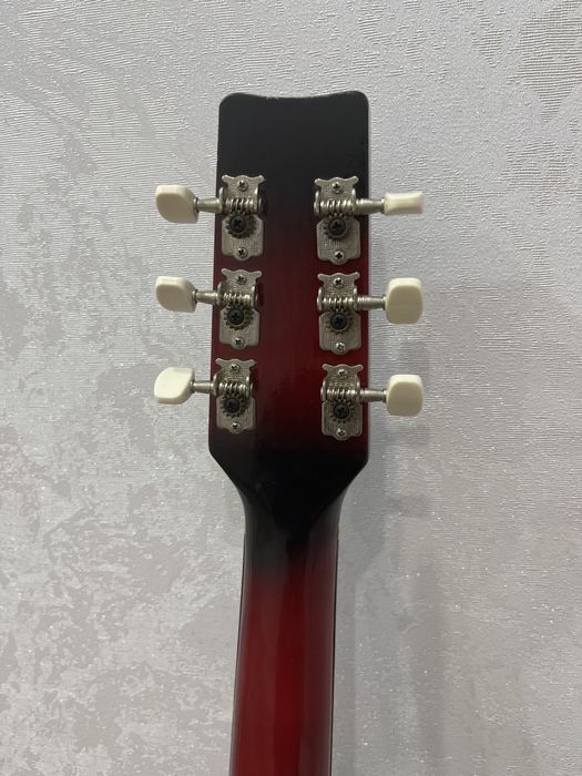 Гитара, хорошо работает