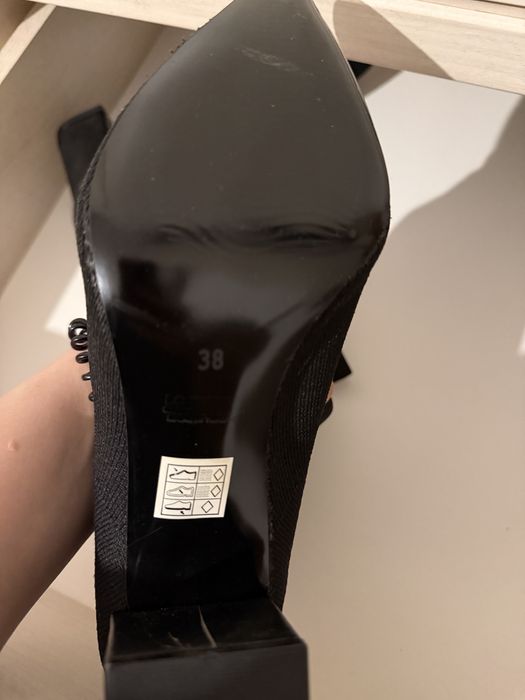 Женская обувь 38