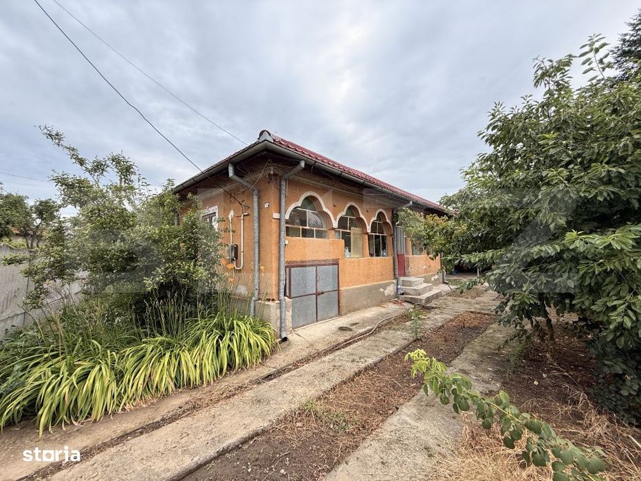 Teren IV 1.308 mp, cu casa veche si grajd, dubla deschidere, zona Prea