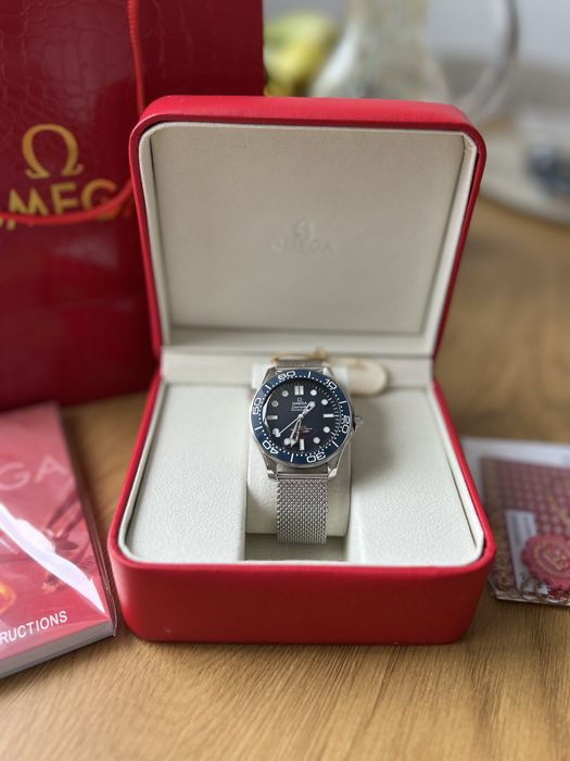 Omega Seamaster Diver 300 M “James Bond 007” Blue 42 mm