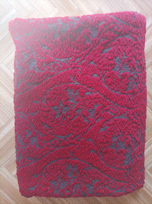 Куверта вълнена червена