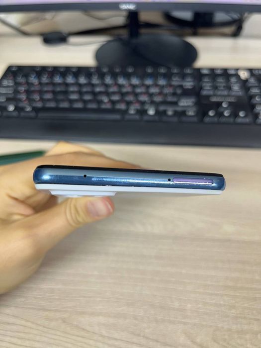 Продам телефон Samsung A72.