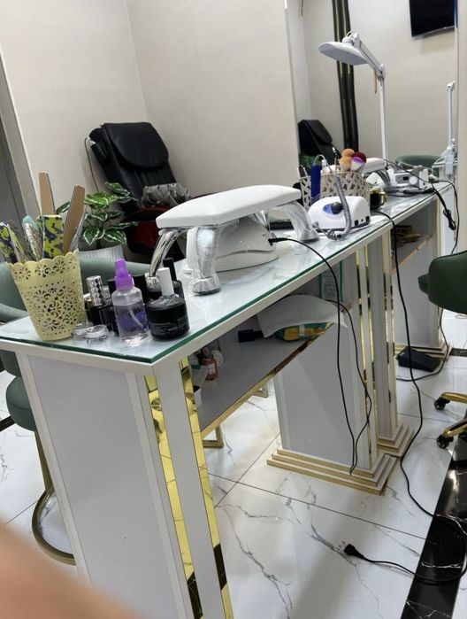 Маникюрный     стол