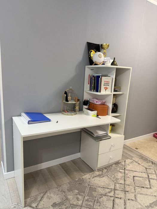 Продам зеркало и туалетный столик!