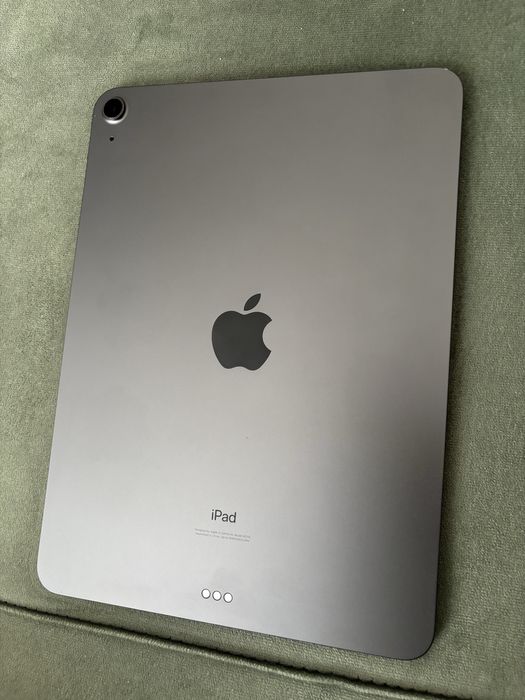 срочно продам iPad Air 2022 64гб серый