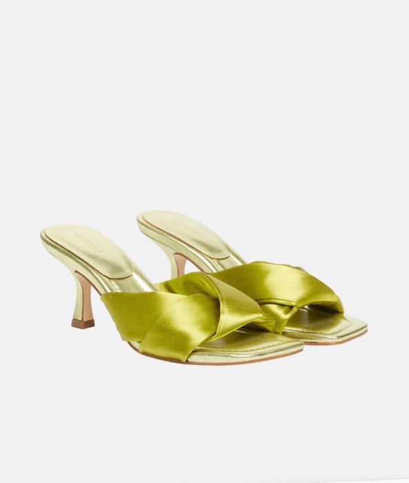 Сатенени чехли Guess