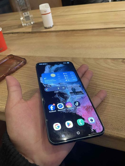 Vând S22 nare nicio problema doar folia sparta accept ori ce încercare