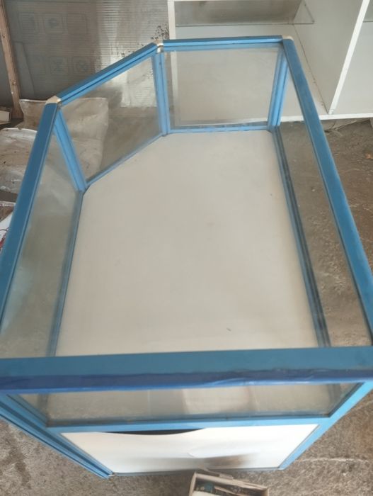 Продаем витрину для магазина