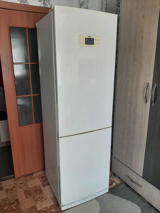 Продам холодильник  LG 2х камерный б/у