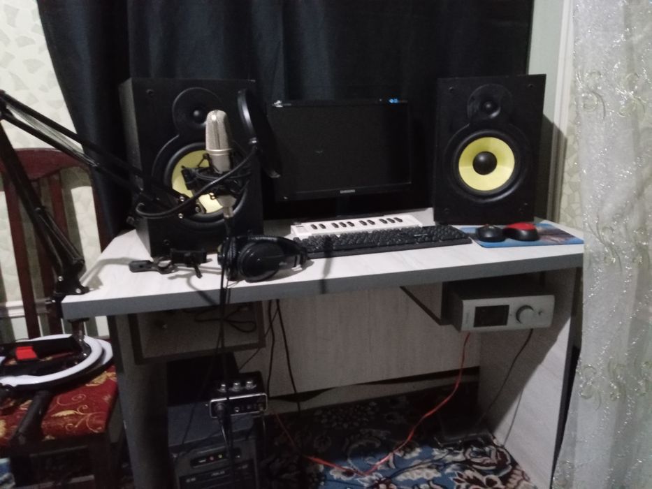 ovoz yozish studiyaso sotladi