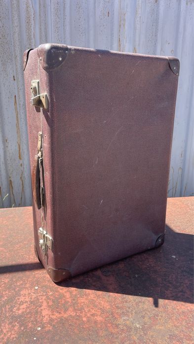 Продавам куфар