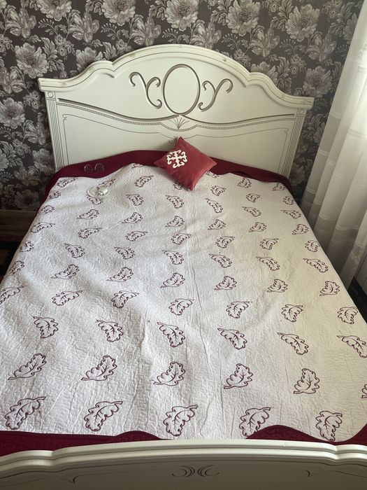 Кровать спальная