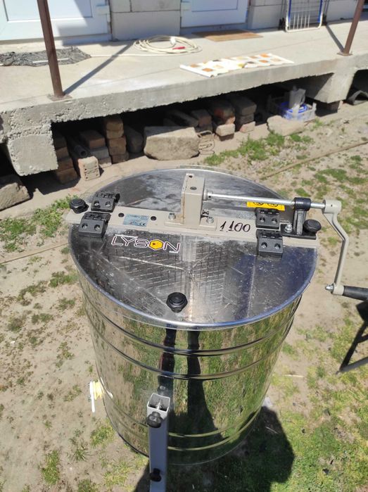 Vand centrifuga apicola