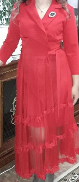 Нарядное женское платье