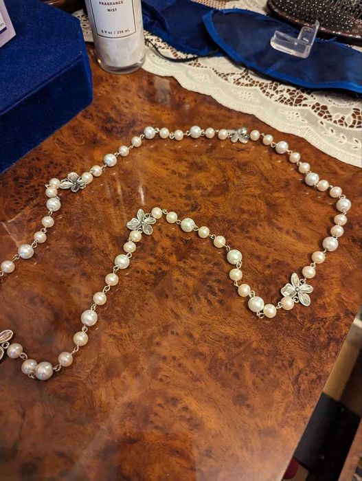 продам разного рода сетуары из жемчуга, малахита