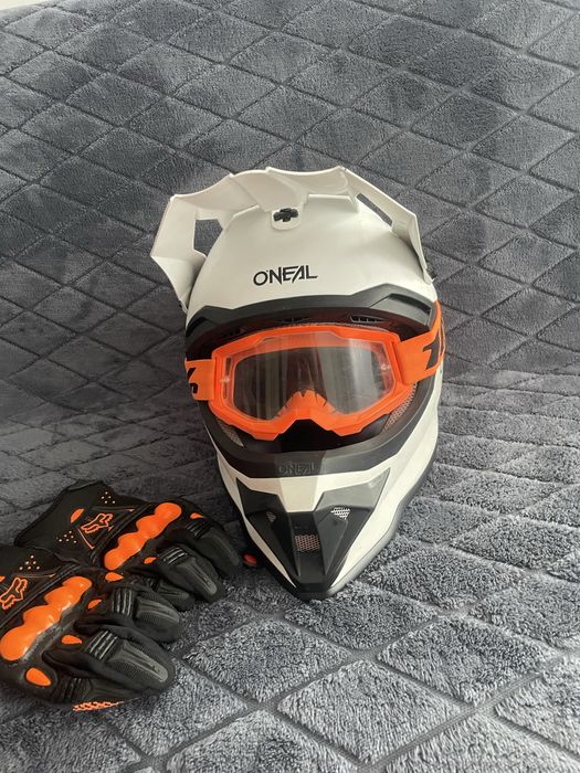 Каска очила ръкавици