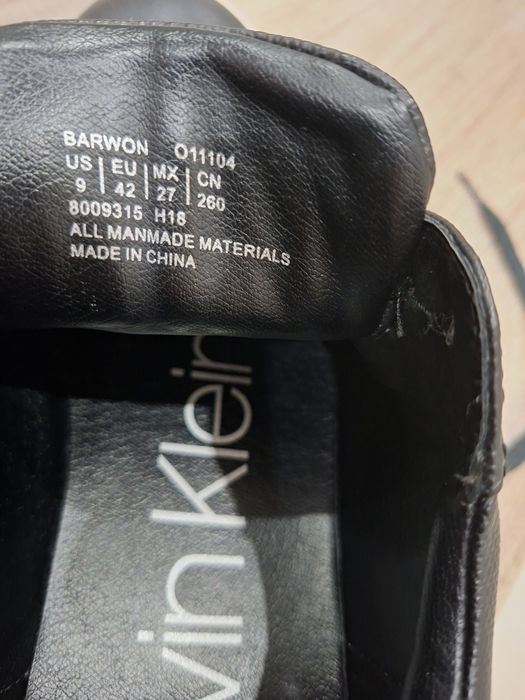 Продавам кецове  Calvin Klein