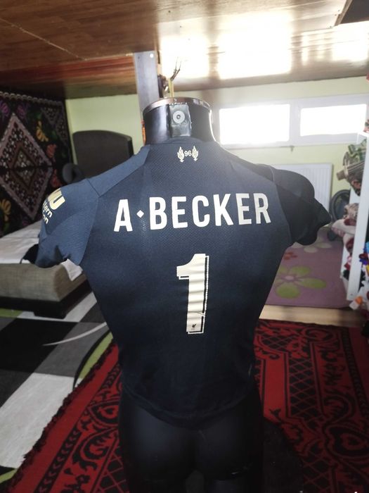 tricou sort echipament complet de copii size 122 liverpool becker #1