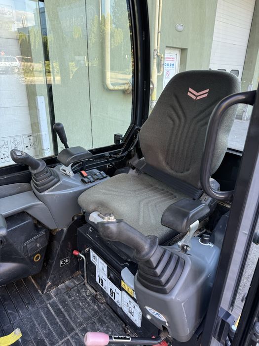 De vanzare sau da inchiriat miniexcavator Yannmar