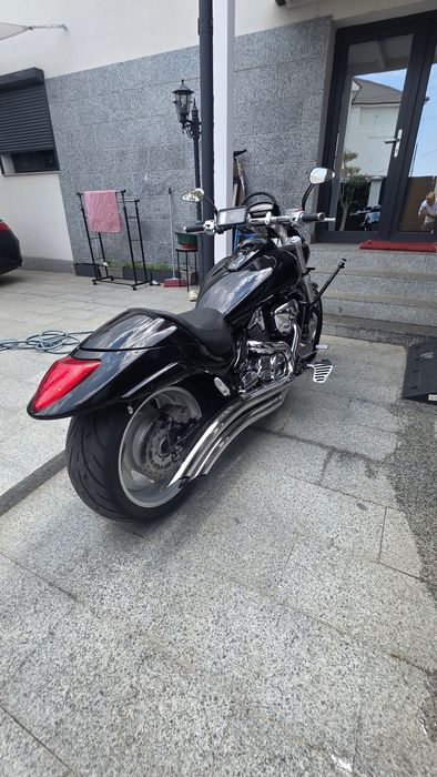 Suzuki boulevard m109r intruder
