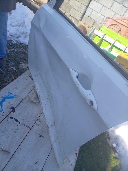 Продам дверь на Хюндай акцент