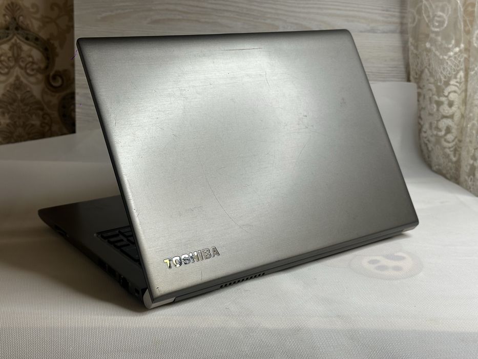 Ультратонкий ноутбук Toshiba Laptop 14 intel Core i5 8/256Gb SSD