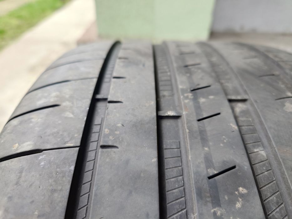 Vând 2 cauciucuri Goodyear