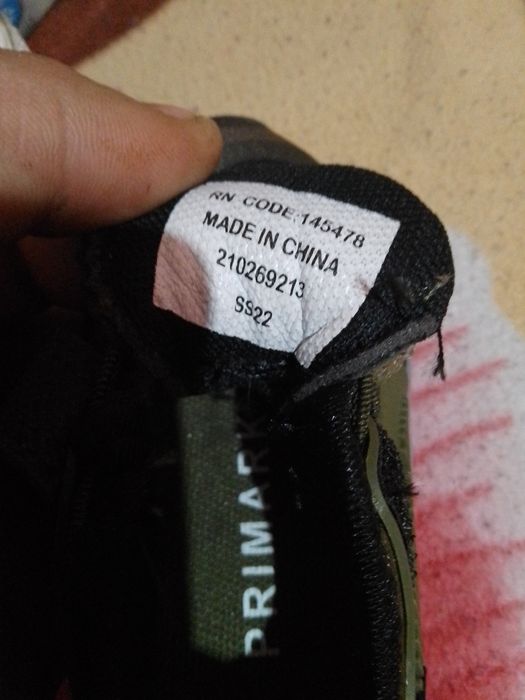 Vand adidasi PRIMARK cu leduri pentru copii