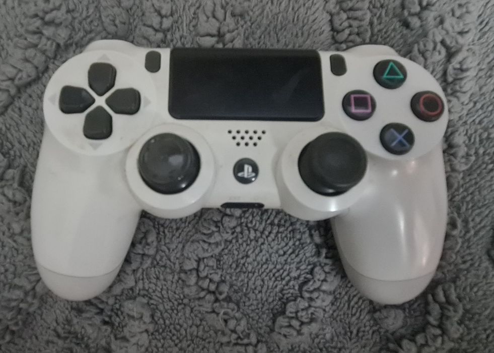 Продам Sony PlayStation 4 (PS4)
Приставка в хорошем рабочем состоян